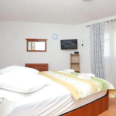 With Parking Space Tucepi, Makarska - 2676 Apartamento Tučepi